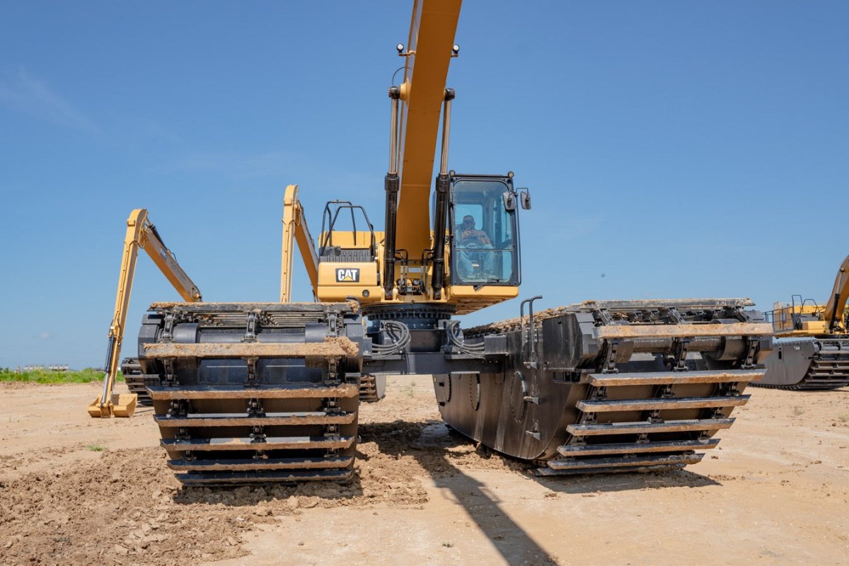 Caterpillar 2019 Long Reach Pontoon Excavator - 3505 Hours - EIK Solutions